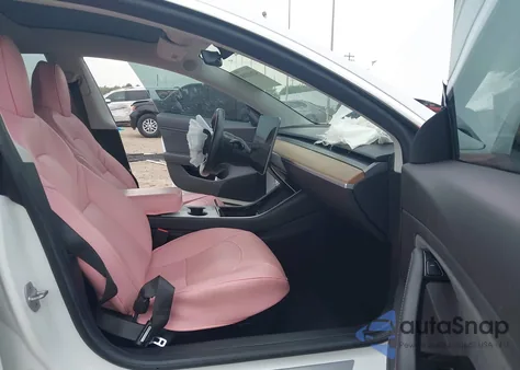 2018 Tesla Model 3 Long Range/Mid Range z USA, uszkodzony, nr VIN 5YJ3E1EA8JF052503